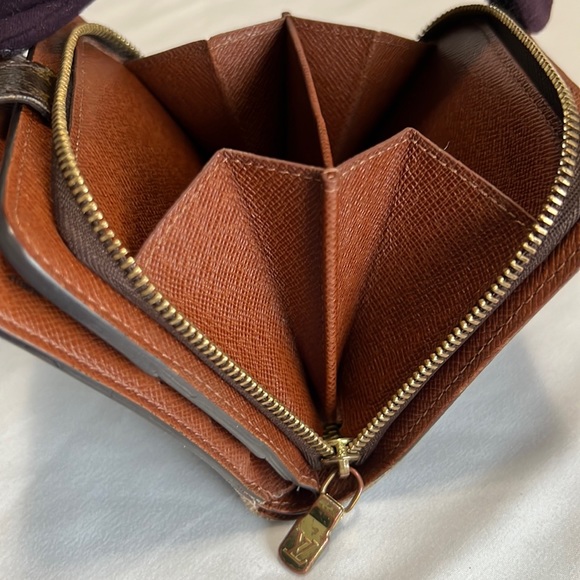Louis Vuitton Monogram Compact Zippy Wallet - Picture 7 of 16